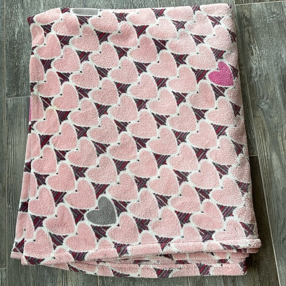 VERA BRADLEY THROW BLUSH HEARTS - Picture 1 of 3